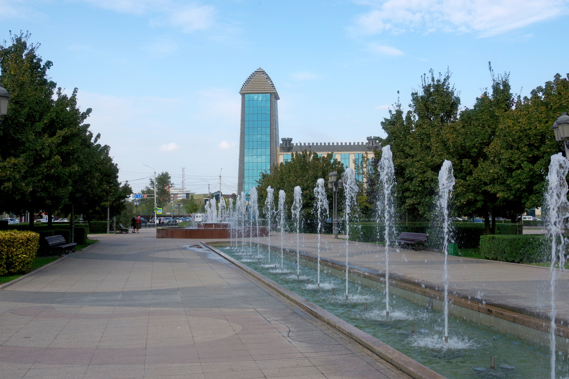 Площадь грозного. Президентский дворец (Грозный). Центральная площадь Грозного. Перед президентским дворцом Грозный. Президентский дворец Грозный фото.