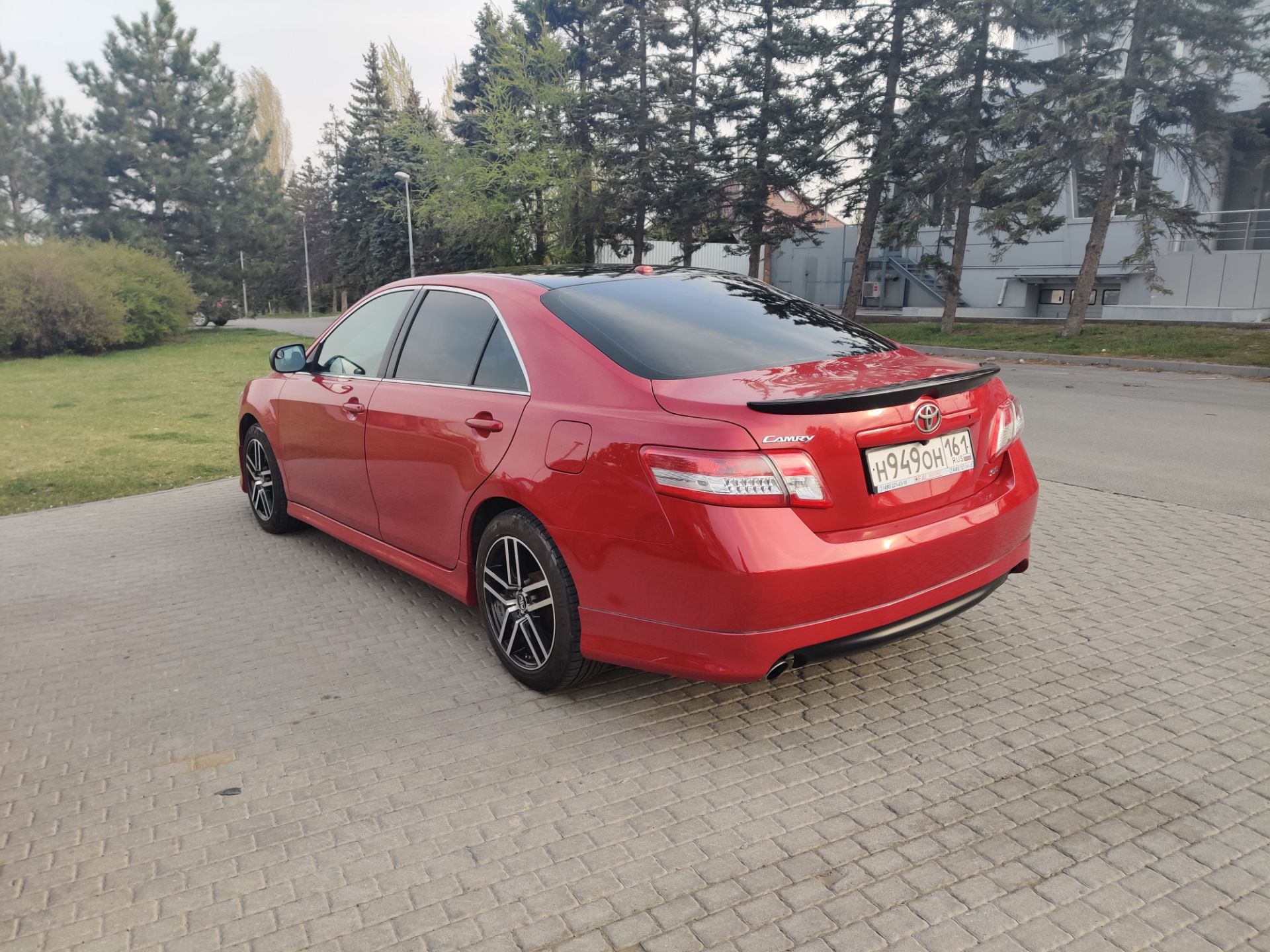 Toyota Camry 55 красная