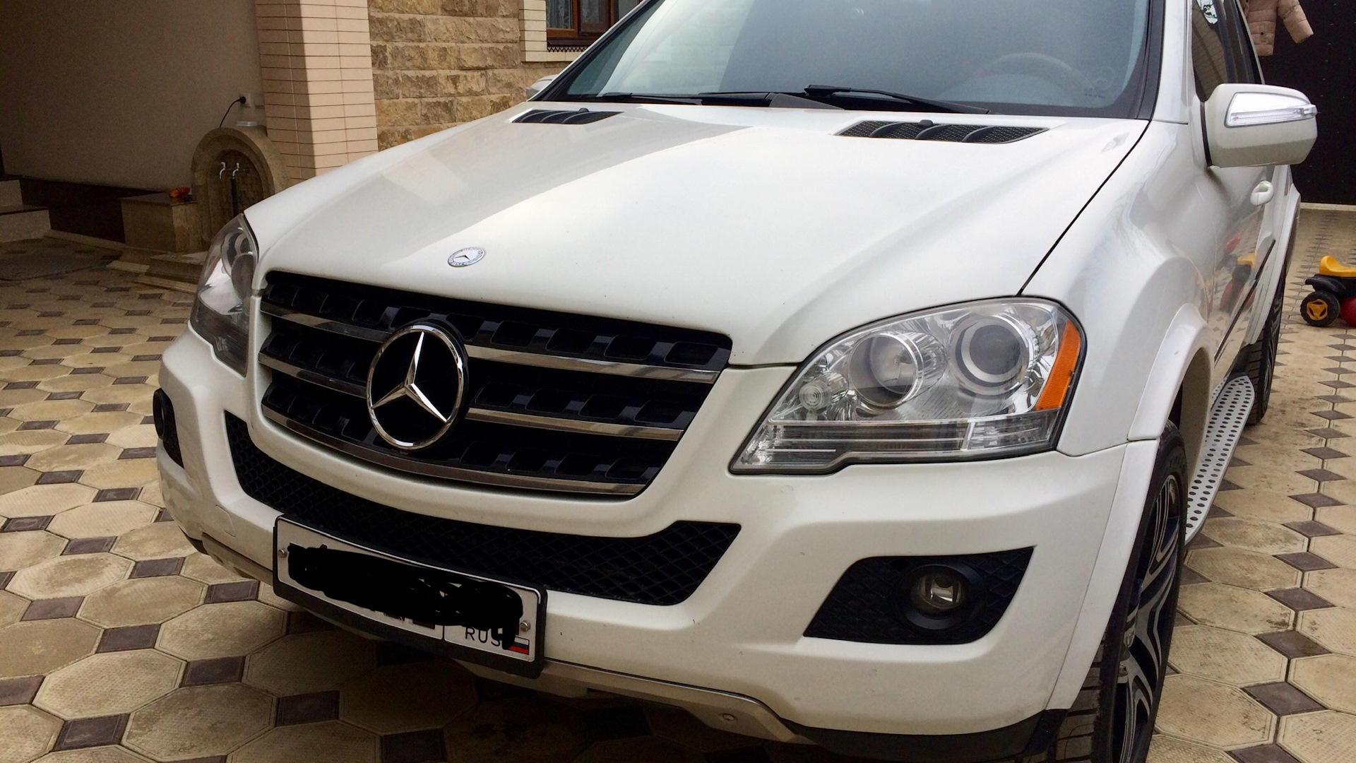 Mercedes-Benz M-Class (W164) 3.5 бензиновый 2010 | Белая пушка на DRIVE2