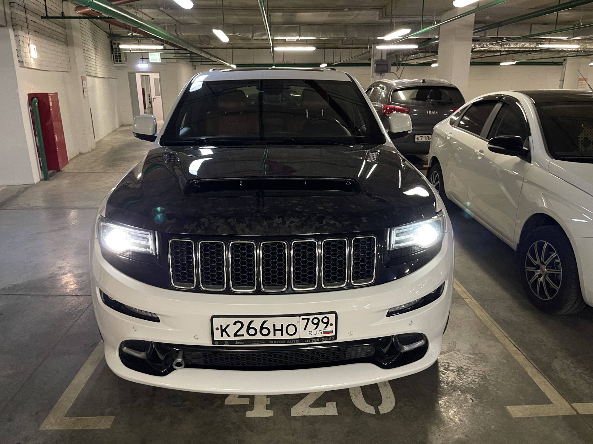 Тюн капот — Jeep Grand Cherokee SRT-8 (WK2), 7 л, 2014 года | тюнинг ...