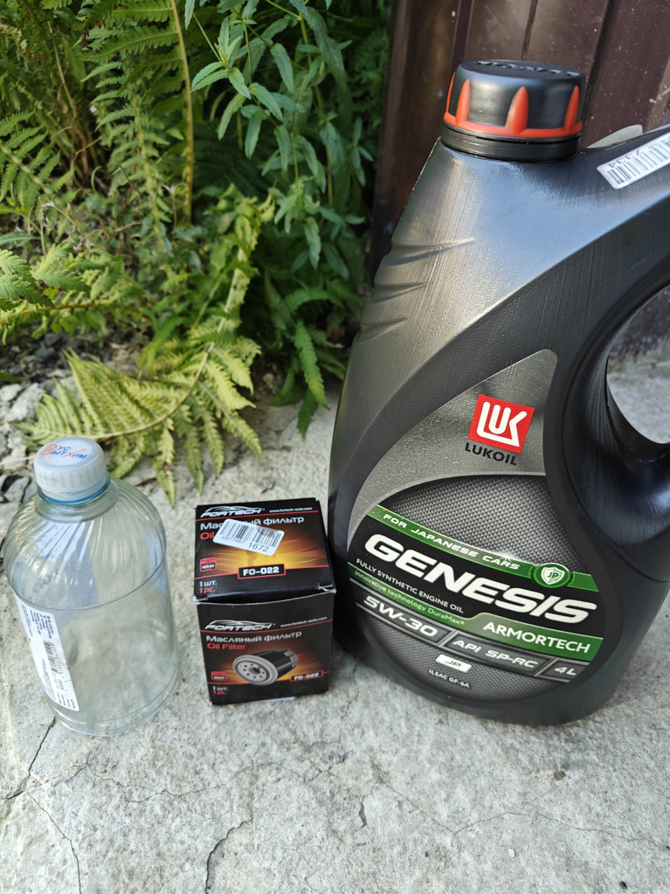 Масло и фильтр — Mitsubishi ASX. Запчасти на фото: FO022