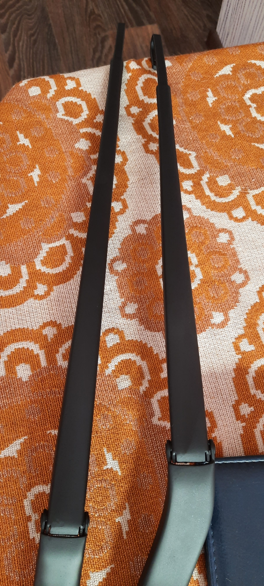 Покраска поводков дворников — BMW X5 (E53), 3 л, 2002 года | своими ...