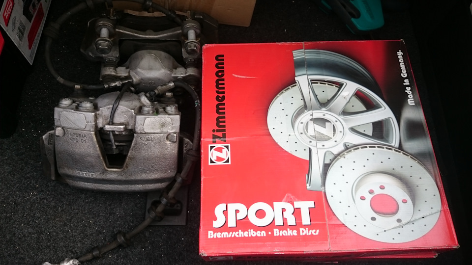 Front brakes Audi Q5 345 — Volkswagen Passat CC, 2 л, 2012 года