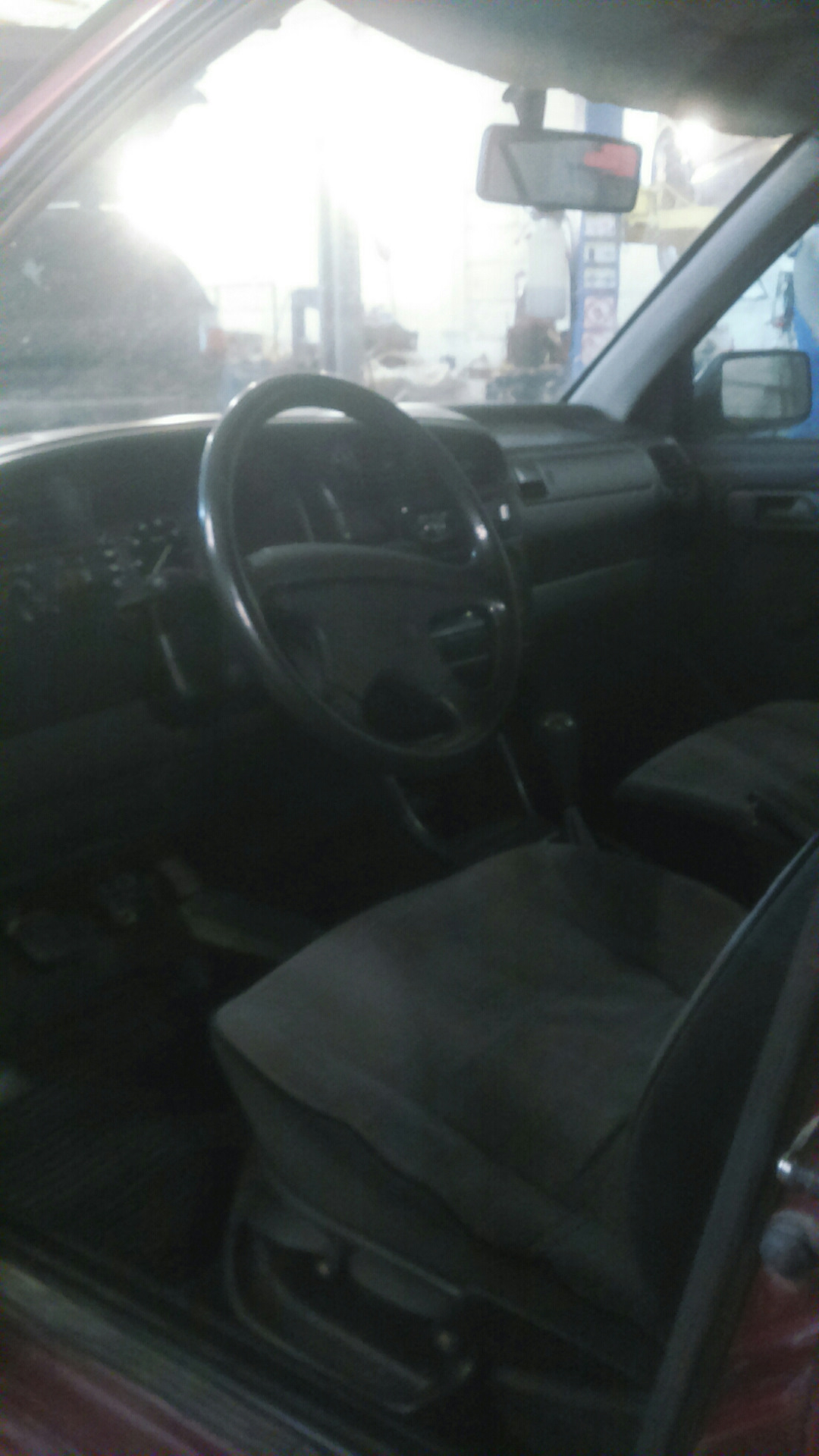 Увеличим объем багажника. Электрозамок все таки установлен ...