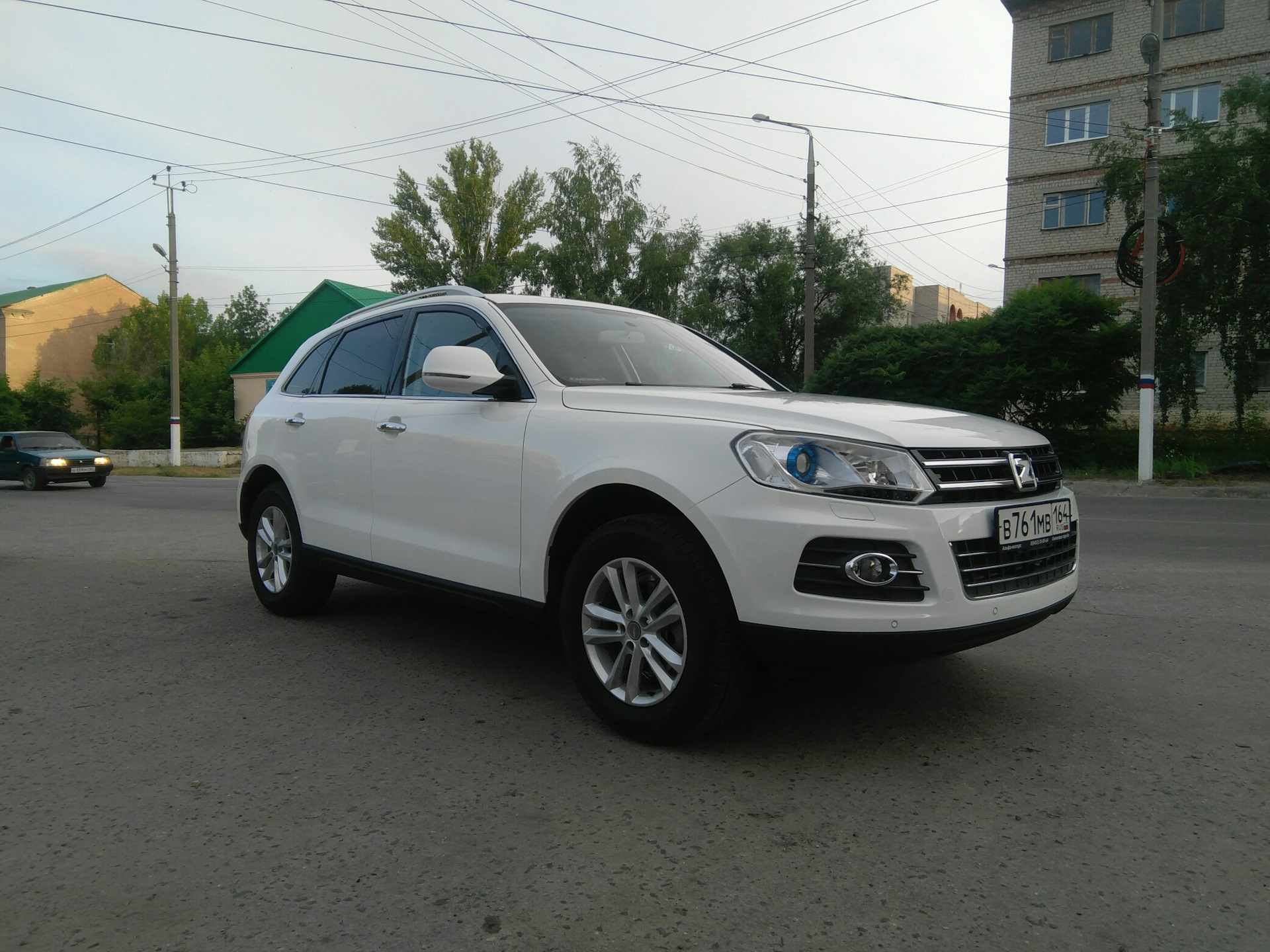 600 отзывы. Машина Zotye t600. Зоти т 600р. Зотей т 600. Sunrose t600.