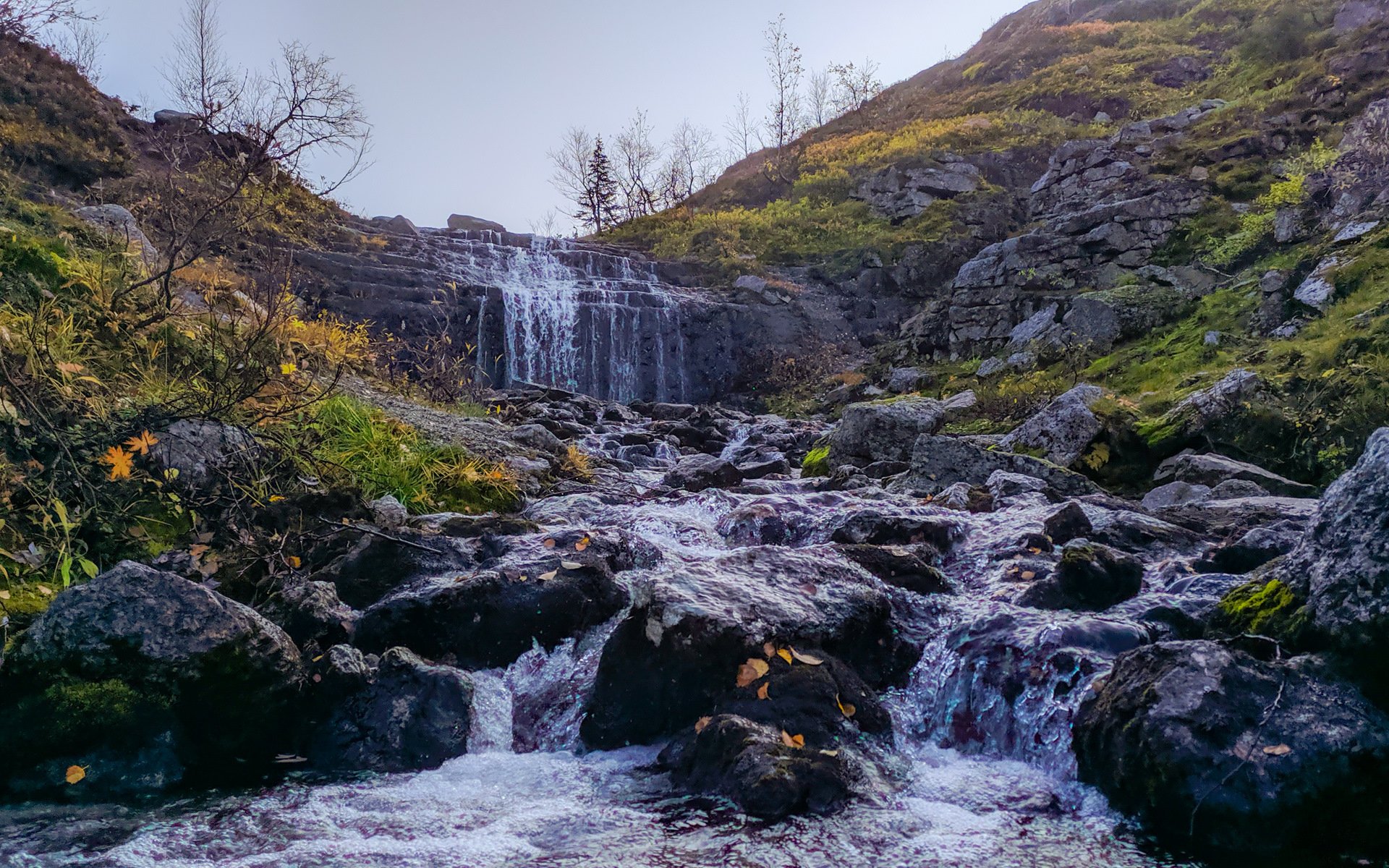 Водопады хибины. Ущелье АКУ-АКУ Хибины. Хибины водопад Рисчорр. Пирротиновое ущелье Хибины. Ущелье АКУ-АКУ водопад Хибины.