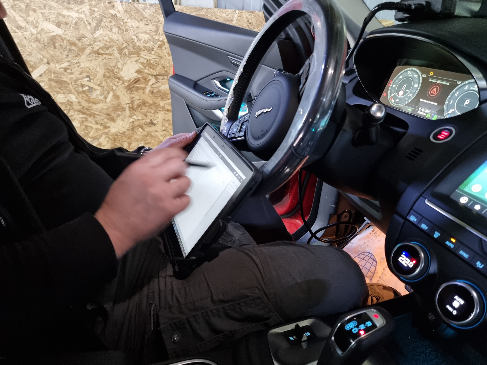 Jaguar E-PACE установка адаптивного круиз-контроля — LR-soft на DRIVE2