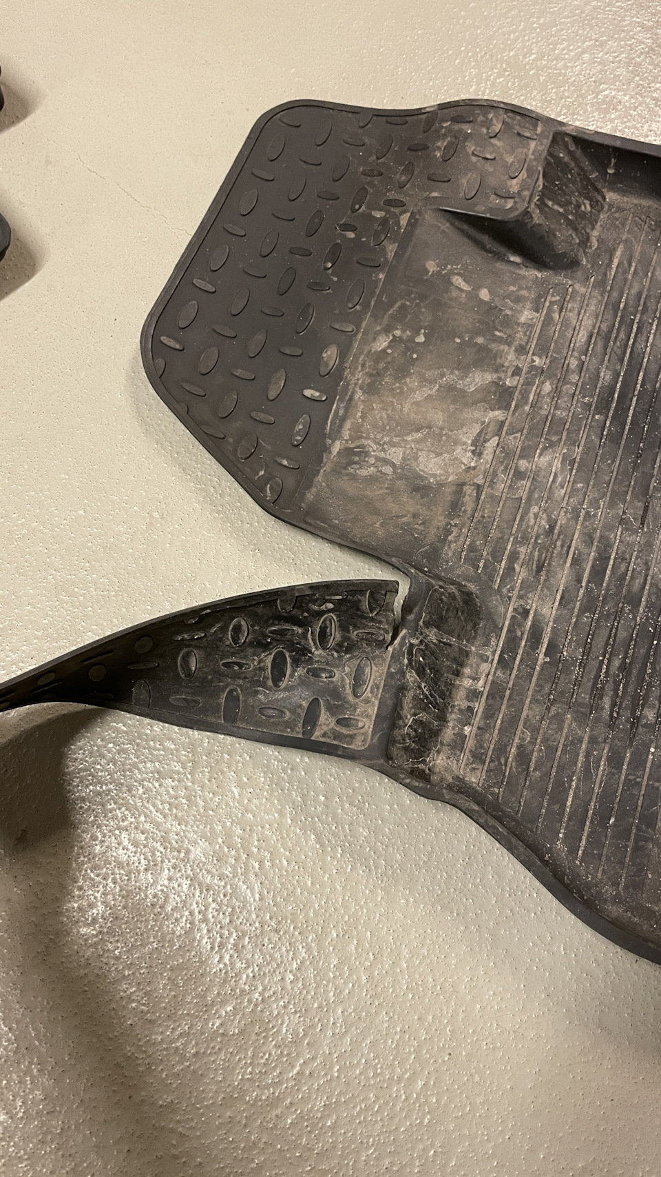 Кусь 🦫 — Mazda 3 (1G) BK