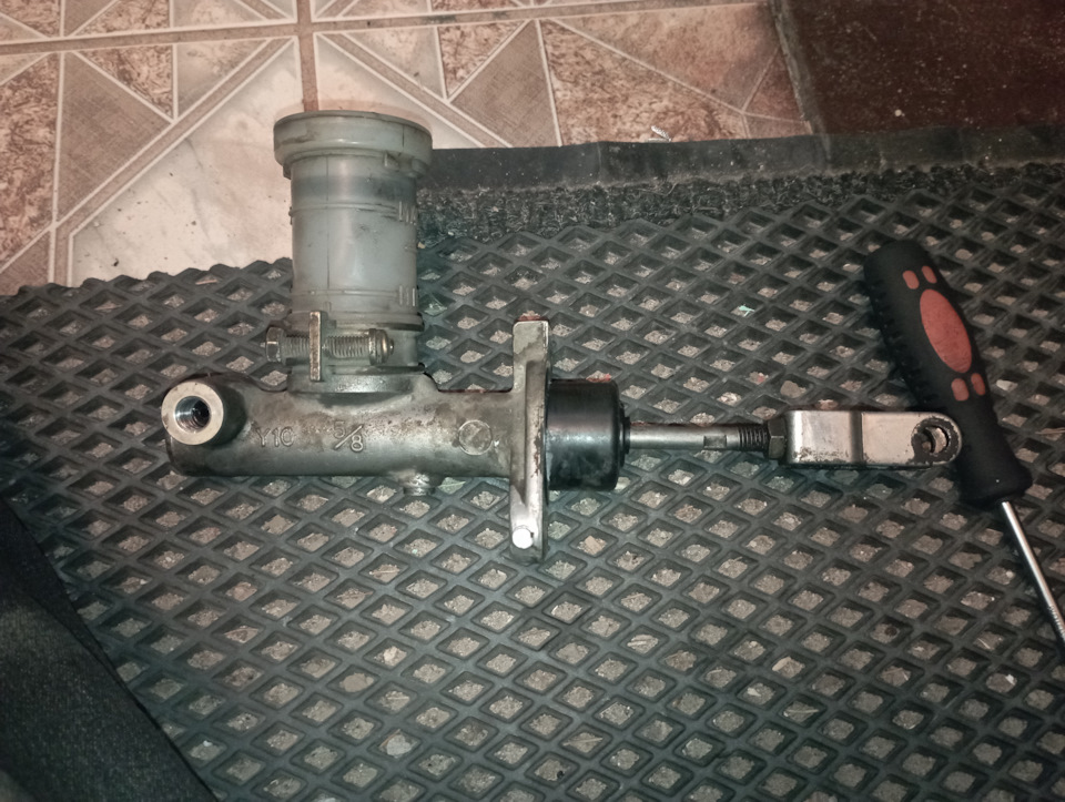 6 mk5. потек главные сцепления на форд фокус 1 причины. система сцепления форд фокус 3. сцепление ford fiesta 1. штуцер прокачки сцепления форд фокус 2.