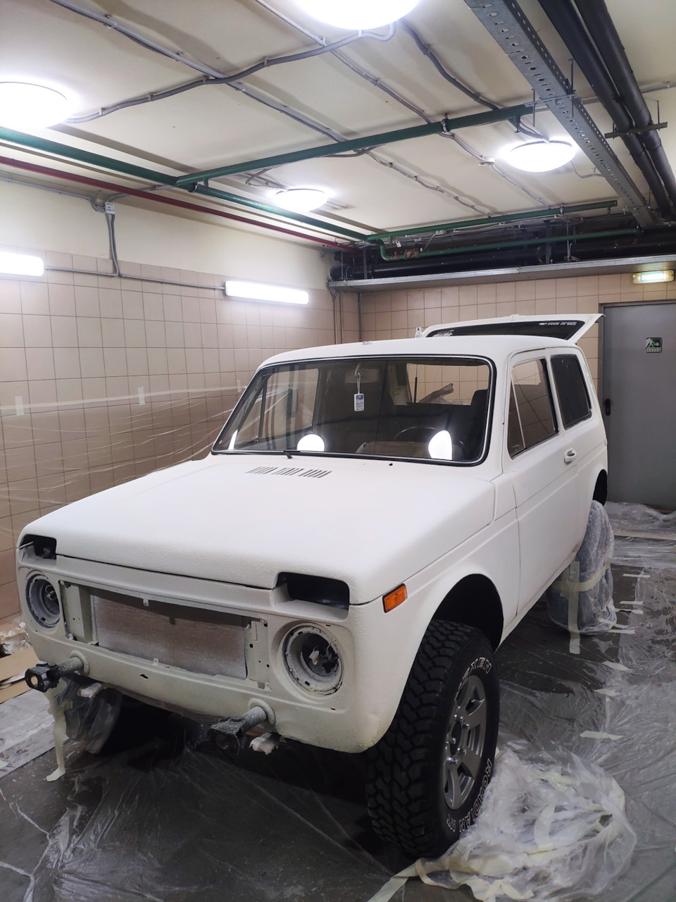 Покраска нивы в белый антигравий — Lada 4x4 3D, 1,6 л, 1991 года | тюнинг |  DRIVE2