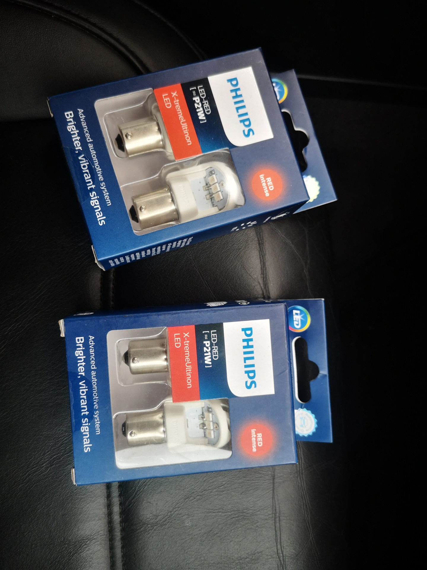 Замена галогеновых ламп в задних фонарях — Volkswagen Touareg (2G), 3 л ...