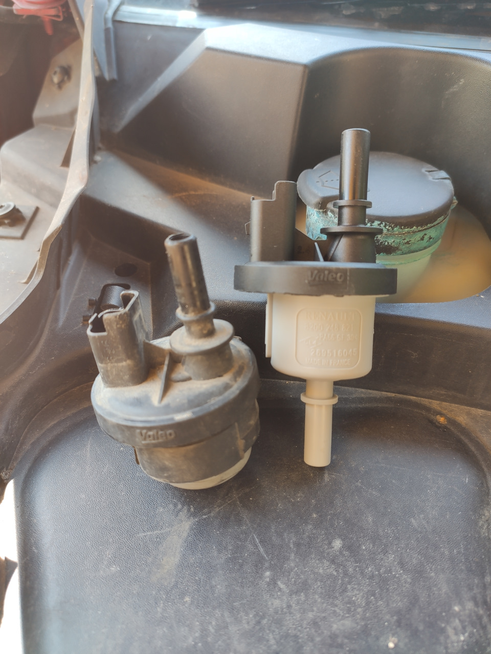 Замена клапана адсорбера — Lada Vesta, 1,6 л, 2016 года | своими руками ...