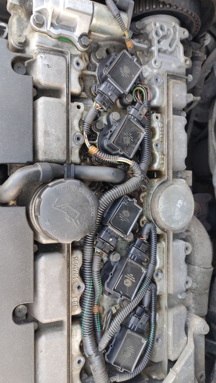 Замена свечей зажигания — Volvo S60 (1G), 2,4 л, 2003 года | своими ...