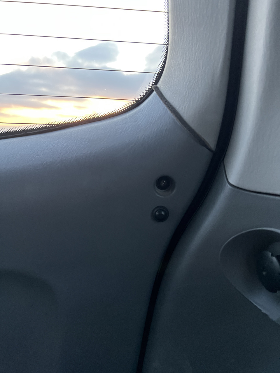 Сервопривод для открытия багажника с салона — Hyundai Terracan, 2,9 л ...