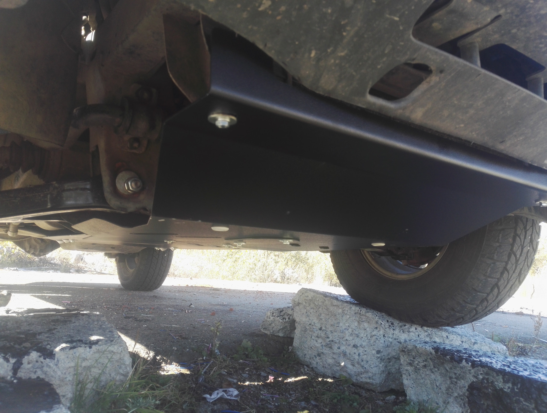 Защита днища кайрон 2. Защита картера двигателя санг енг ставик. Защита радиатора актион кайрон. Защита днища кайрон. Защита картера ssangyong kyron.