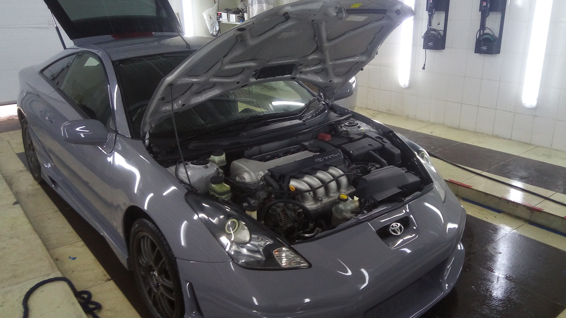 Toyota Celica (230) 1.8 бензиновый 2000 | серая шкура на DRIVE2