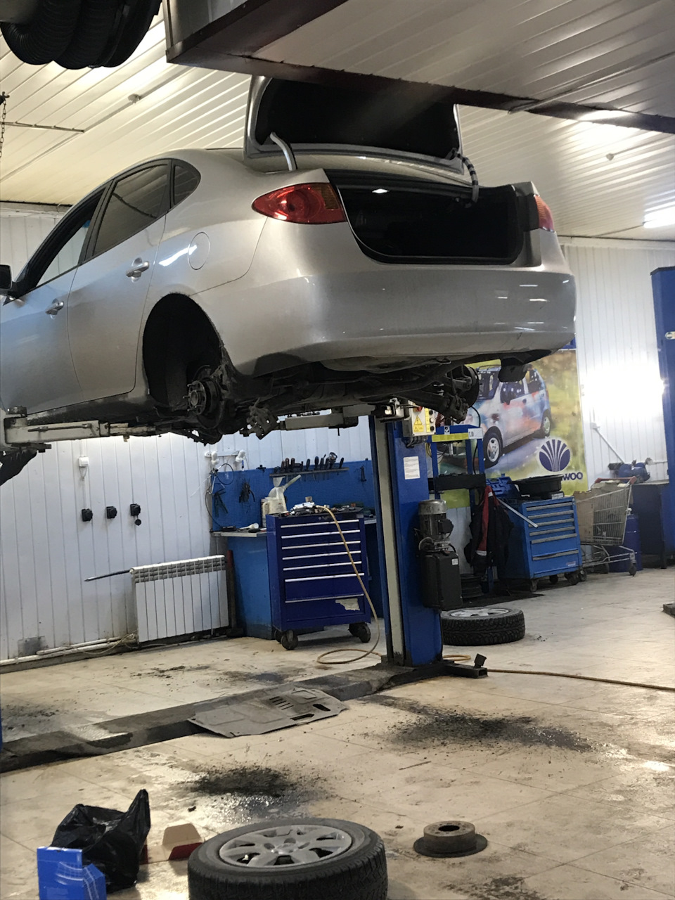 Замена колодок ручного тормоза — Hyundai Elantra (4G), 1,6 л, 2008 года ...