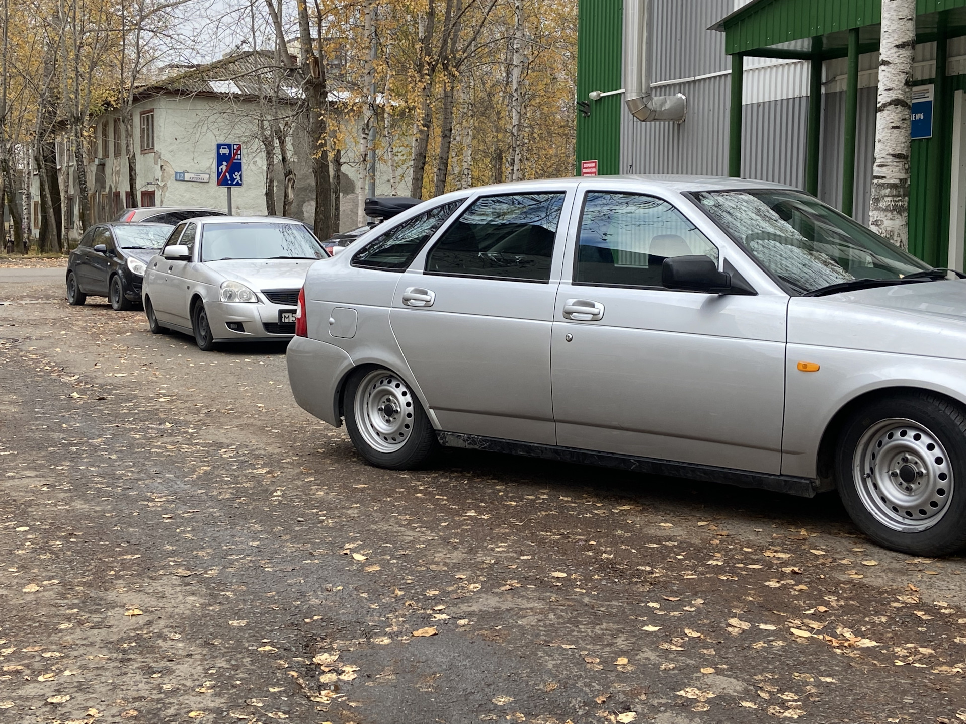 Приора 2 хэтчбек -90. Приора -90 занижение седан. Приора 90 хэтчбек. Пружины -90 приора. Приора белая хэтчбек -90.