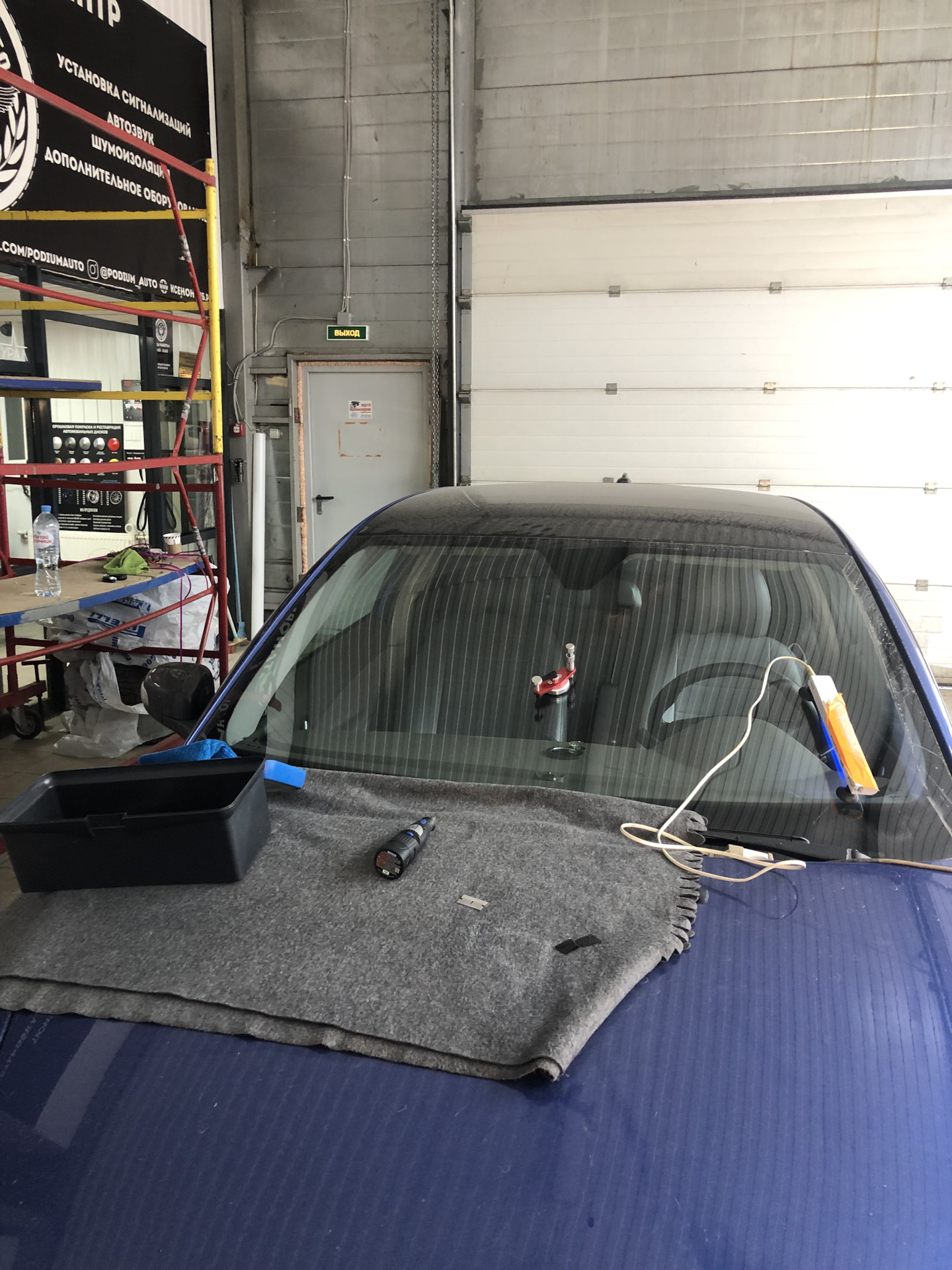 Прилет камня в лобовое стекло (Экспресс избавление от последствий ...