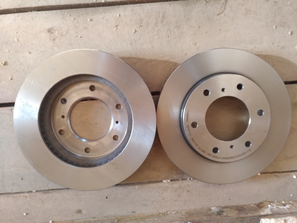 Диски задние паджеро спорт. Тормозной дисковый барабан задний l-200. Mitsubishi pajero sport 2 диск тормозной задний. Диски задние паджеро спорт. Диски задние паджеро спорт.