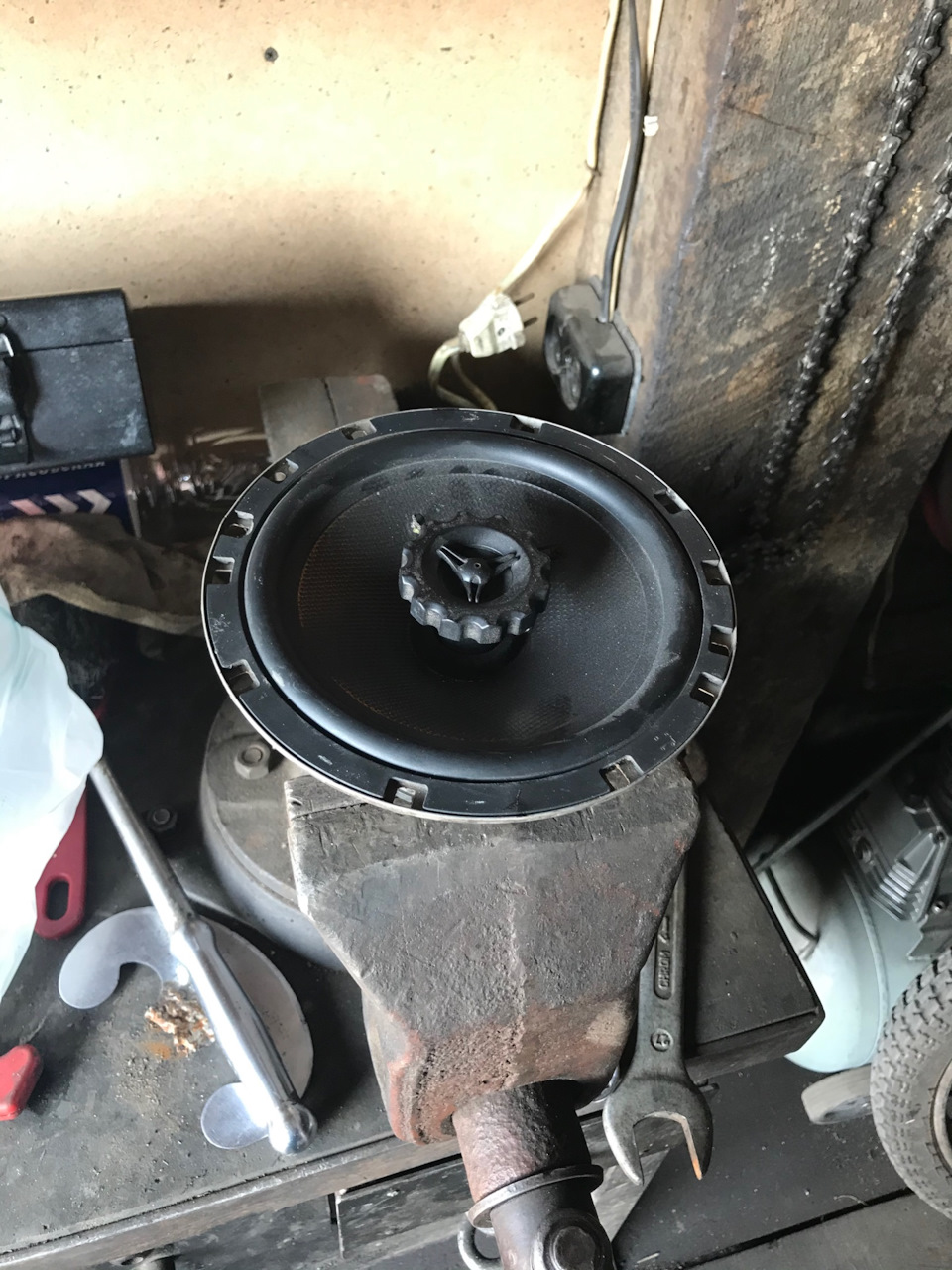 Улучшение звука магнитолы (замена TDA); Замена штатных динамиков ...