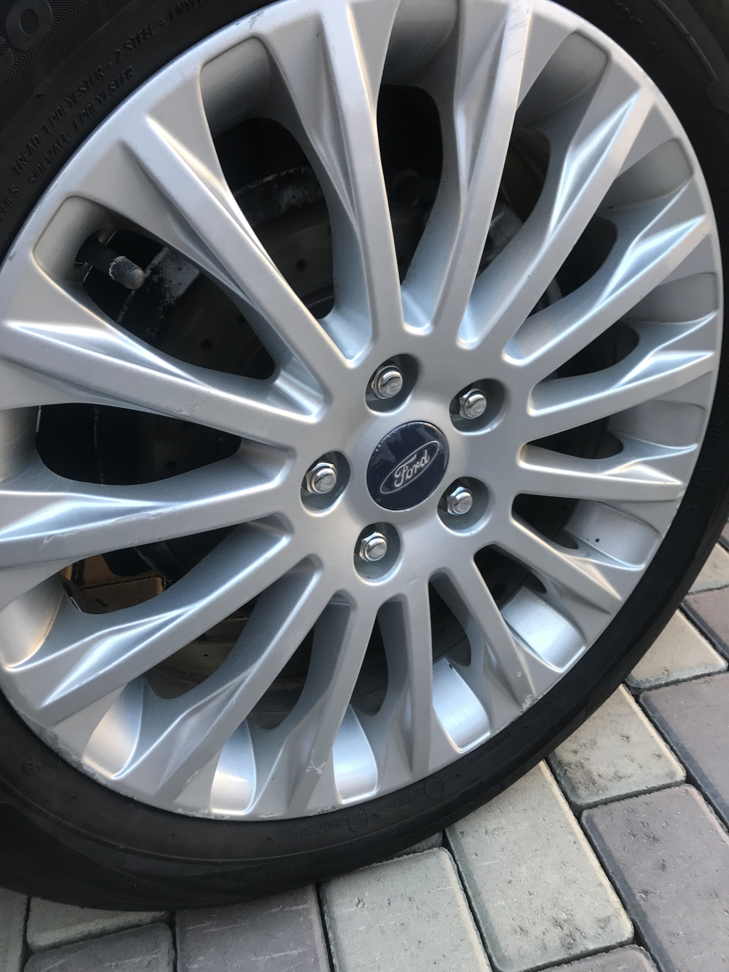 Колпачки колёс — Ford Focus Sedan III, 2 л, 2012 года | колёсные диски ...
