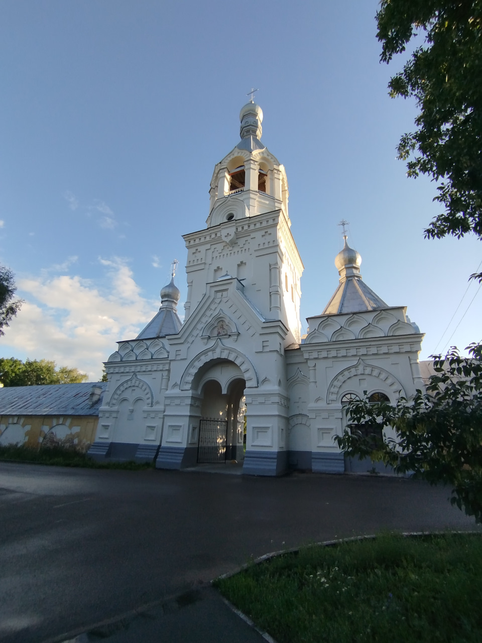 Внешне очень величественный, но, увы, почти полностью разрушенный внутри. — Renault Kaptur (2020)