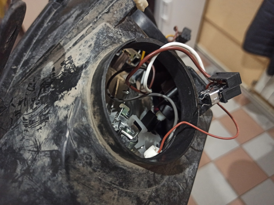 Болтается отражатель фары, не работает корректор — Lada Калина Хэтчбек ...