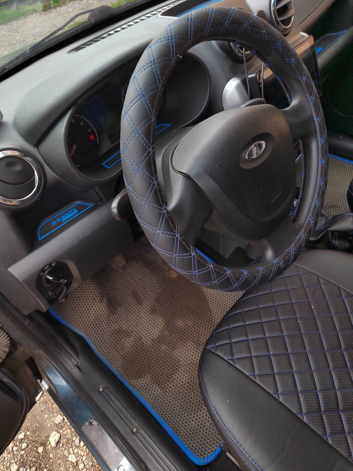 Синий в машине! 🤫 — Lada Гранта лифтбек, 1,6 л, 2014 года | стайлинг ...