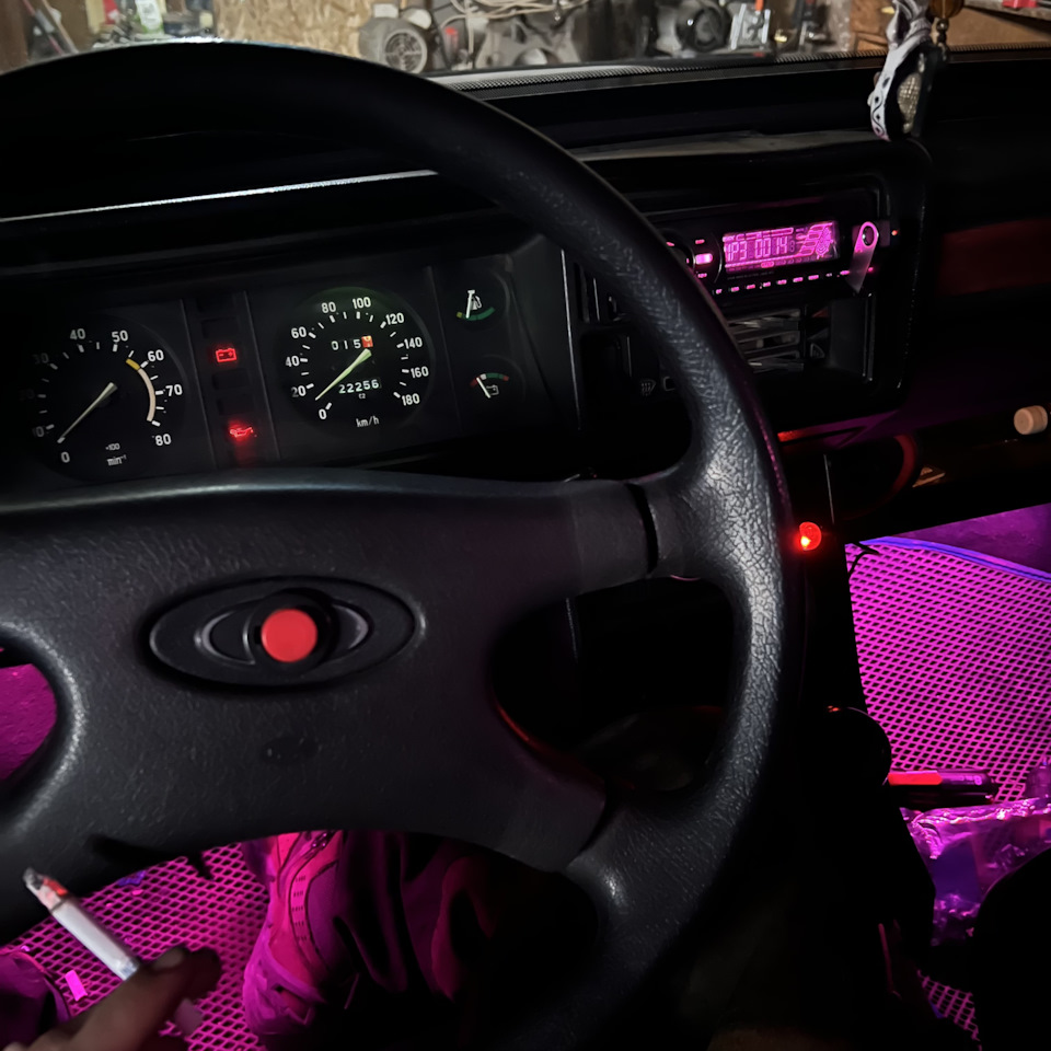 Тюнинг салона подсветка фиолетовые лампы — Lada 2107, 1,5 л, 2001 года ...