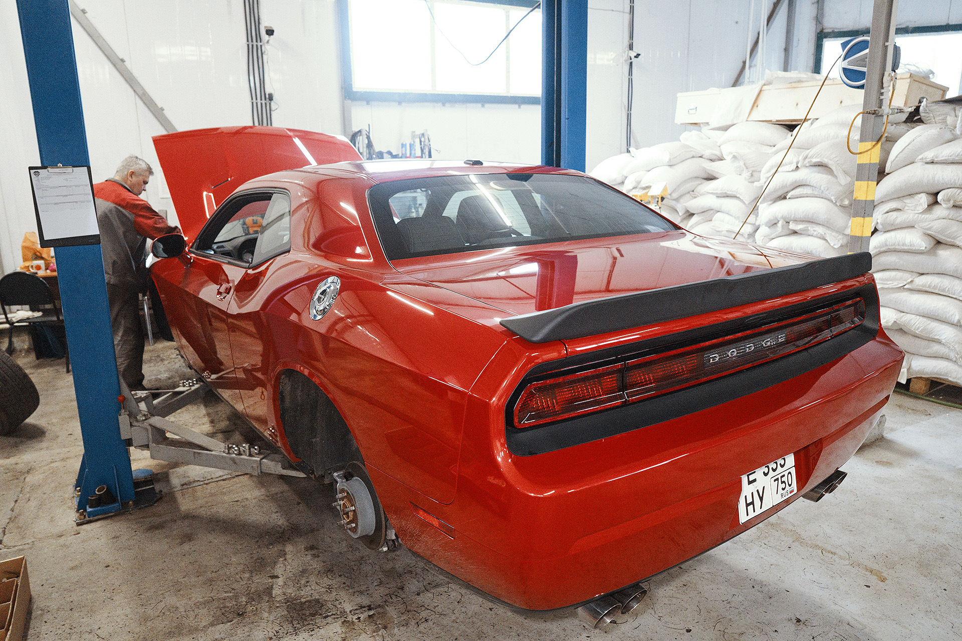 Dodge Challenger занижение