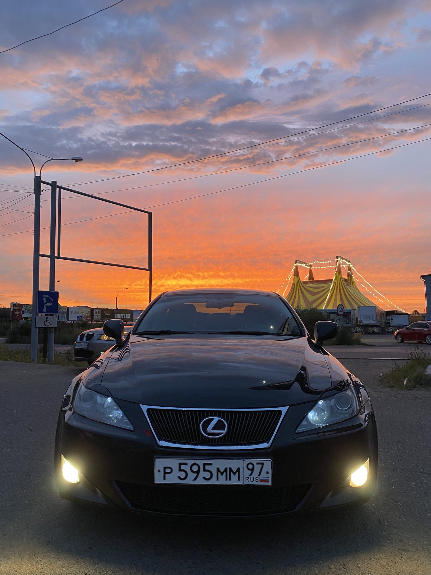 Lexus is 250 РІ С‚РµРјРЅРѕС‚Рµ