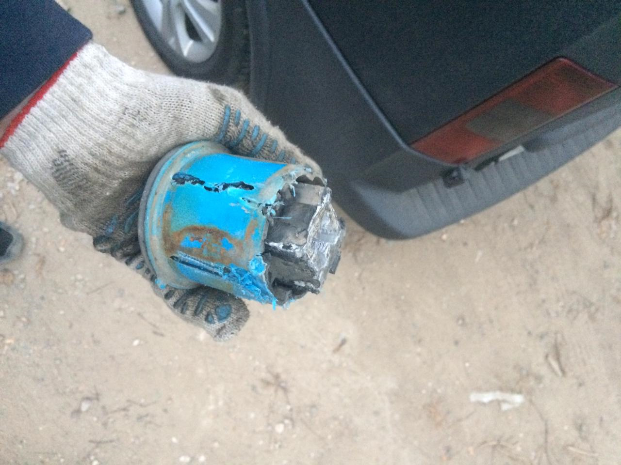 Замена сайлентблоков задней балки — Peugeot 308 (1G), 1,6 л, 2010 года ...