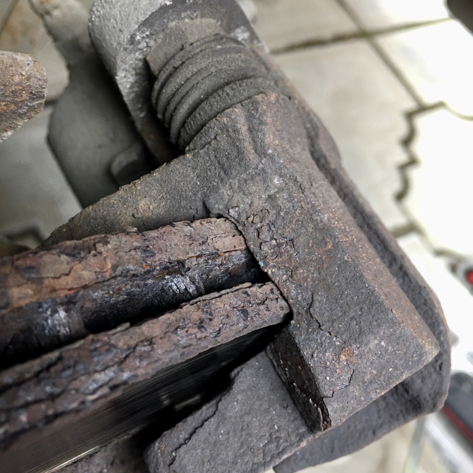 "Бьют" тормоза. Решено. — Lada Гранта лифтбек, 1,6 л, 2014 года ...