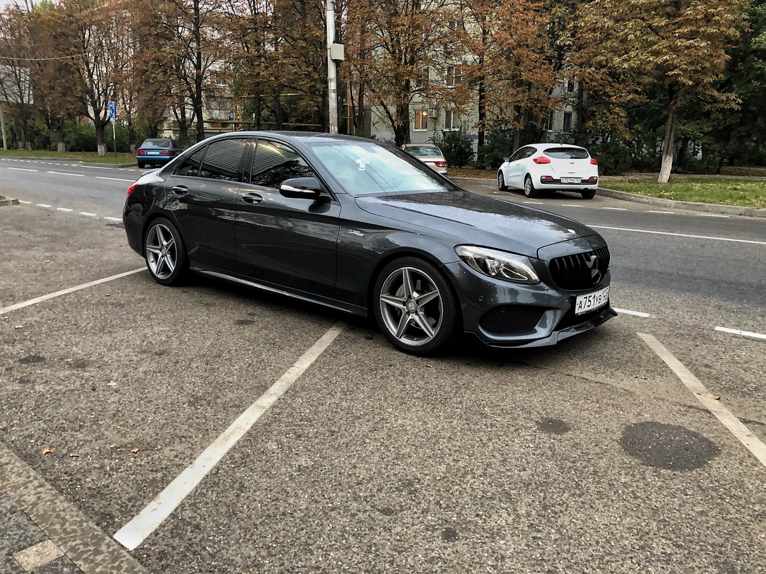 Мерседес w205 размеры. Проставки w205. Мерседес 205 антихром. Колеса на ц205.