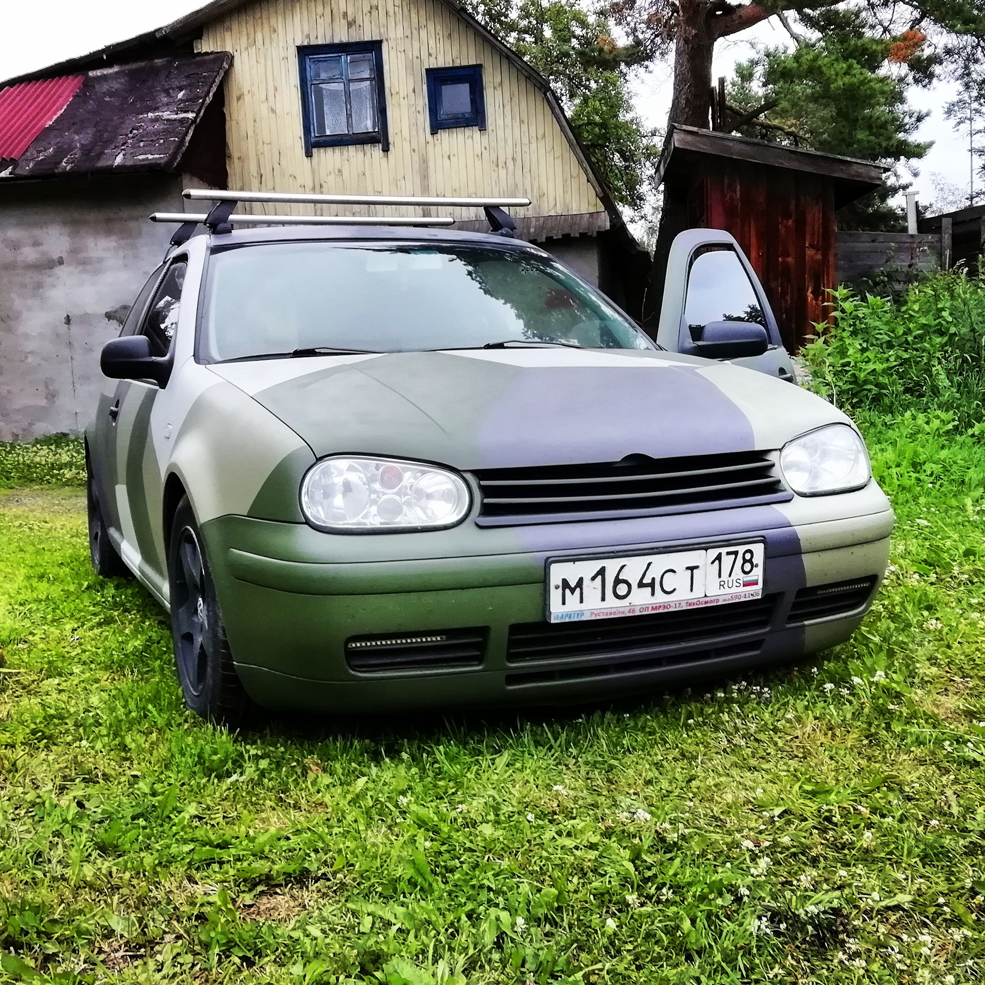 Капот гольф. VW Golf 4 1.6. VW Golf 4 drive2. Решетка Golf 4. Golf mk4.