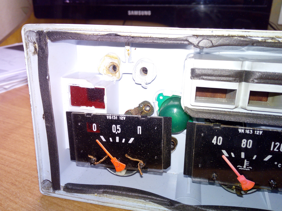 Показометр на своём законном месте — РАФ 2203-01