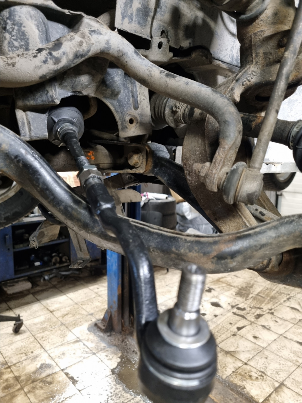 На скорости дергает руль. — BMW X6 (E71/E72), 3 л, 2008 года | поломка ...