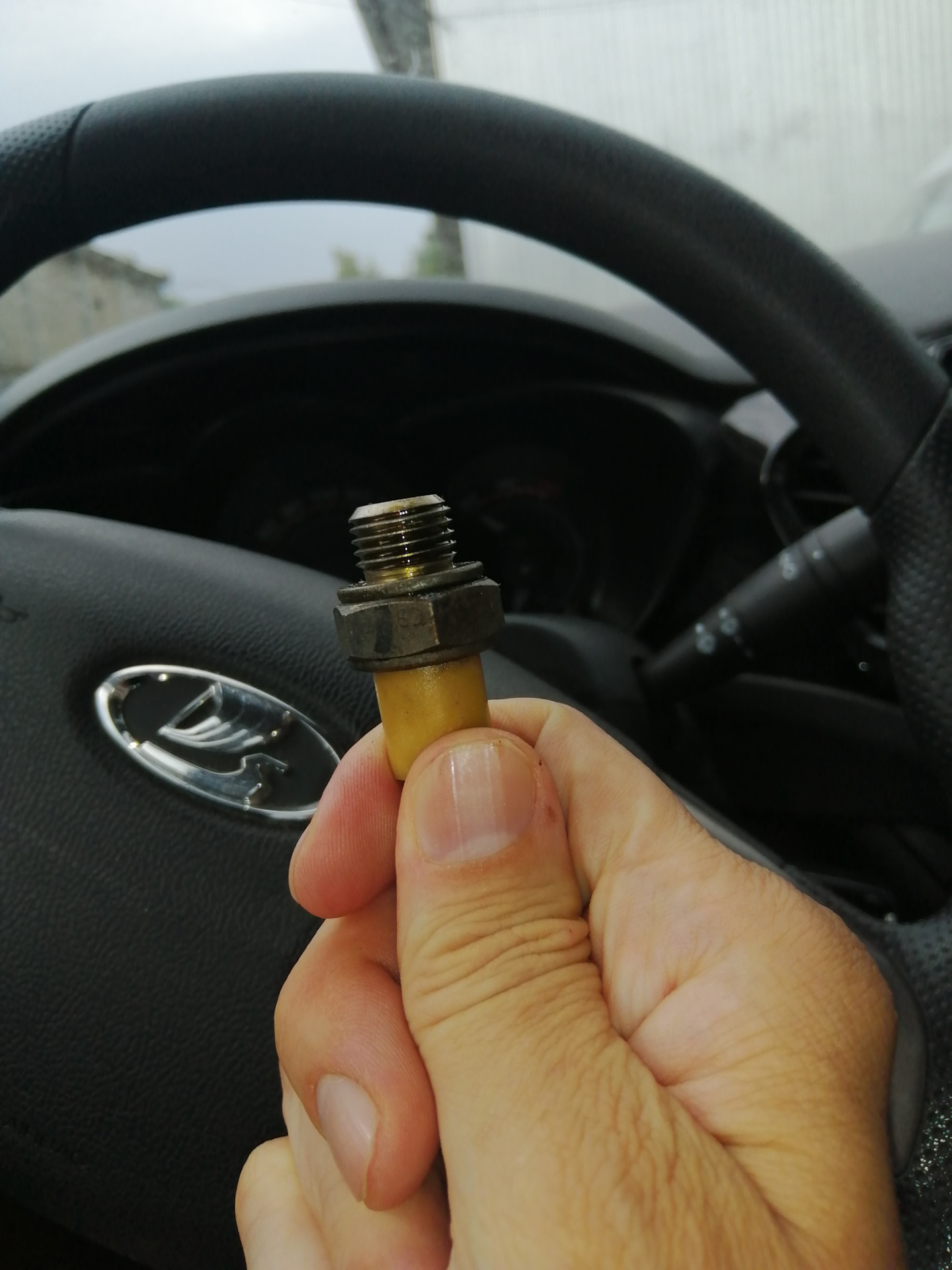 Крякнул датчик давления масла…загорелась лейка… — LADA Vesta, 1,8 л ...