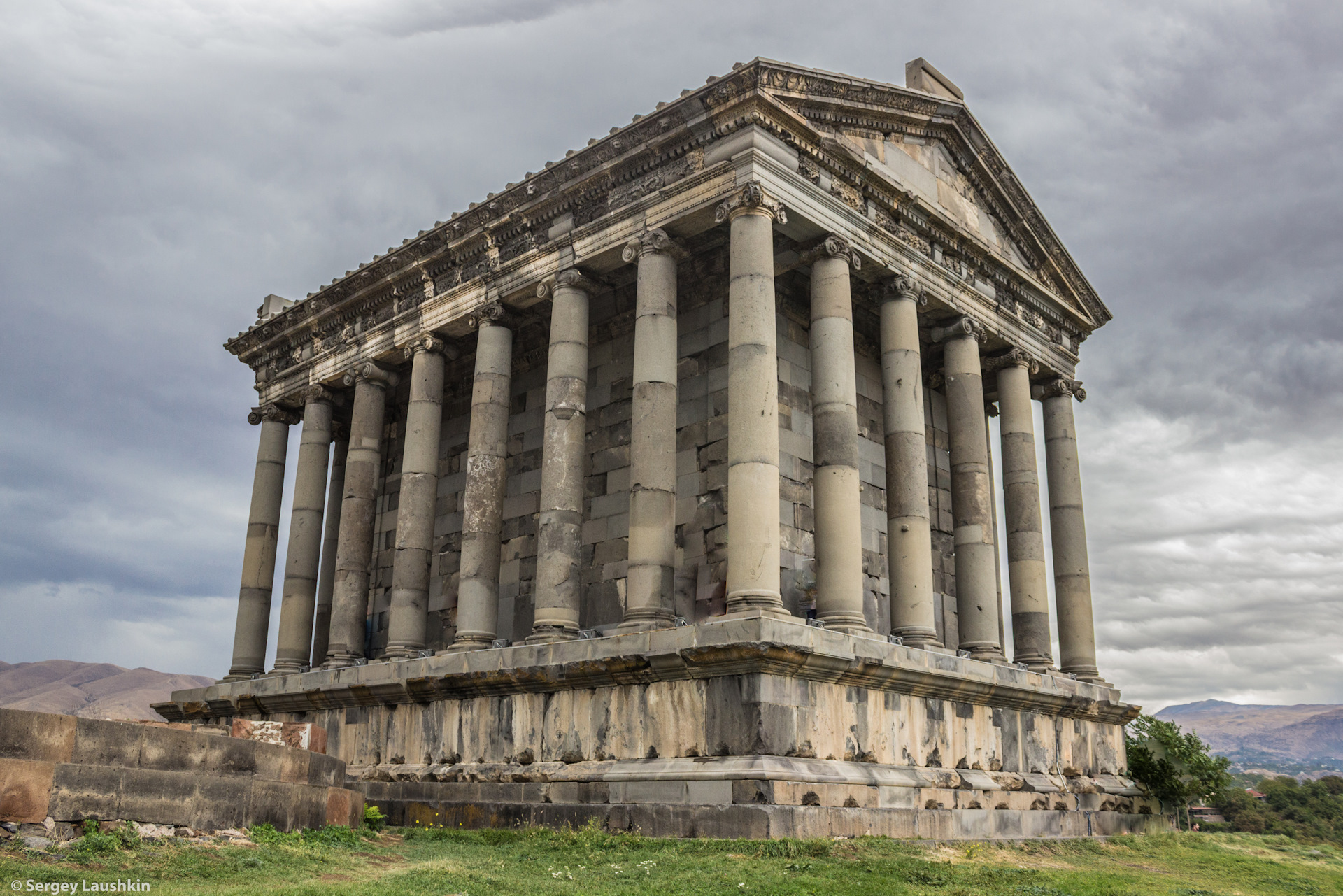 Гарни фото. Языческий храм Гарни Армении. Гарни ионический храм. Музей-заповедник Гарни. Гарни достопримечательности.