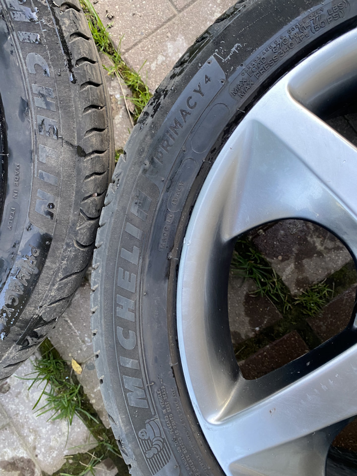 Шины летние Michelin 225/45 R17, литые диски KIA 7Jx17 ET56 5x114,3. Б ...
