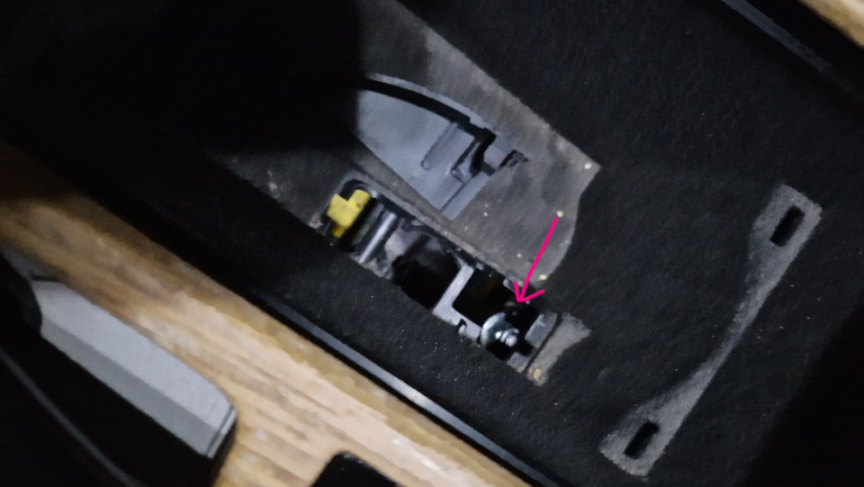 Фатально. Как снять с ручника? Ответ. — Volvo V50, 2,4 л, 2010 года ...