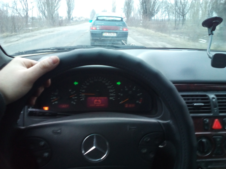 Приехали. Заводится и глохнет. — Mercedes-Benz E-class (W210), 2,2 л ...