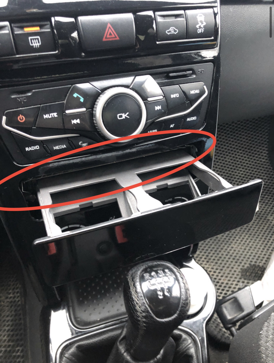 Подстаканники в приору 2. Подстаканник приора 2. Подстаканник лада приора 2. Подстаканник ваз приора 1. Подстаканник лада приора 1.