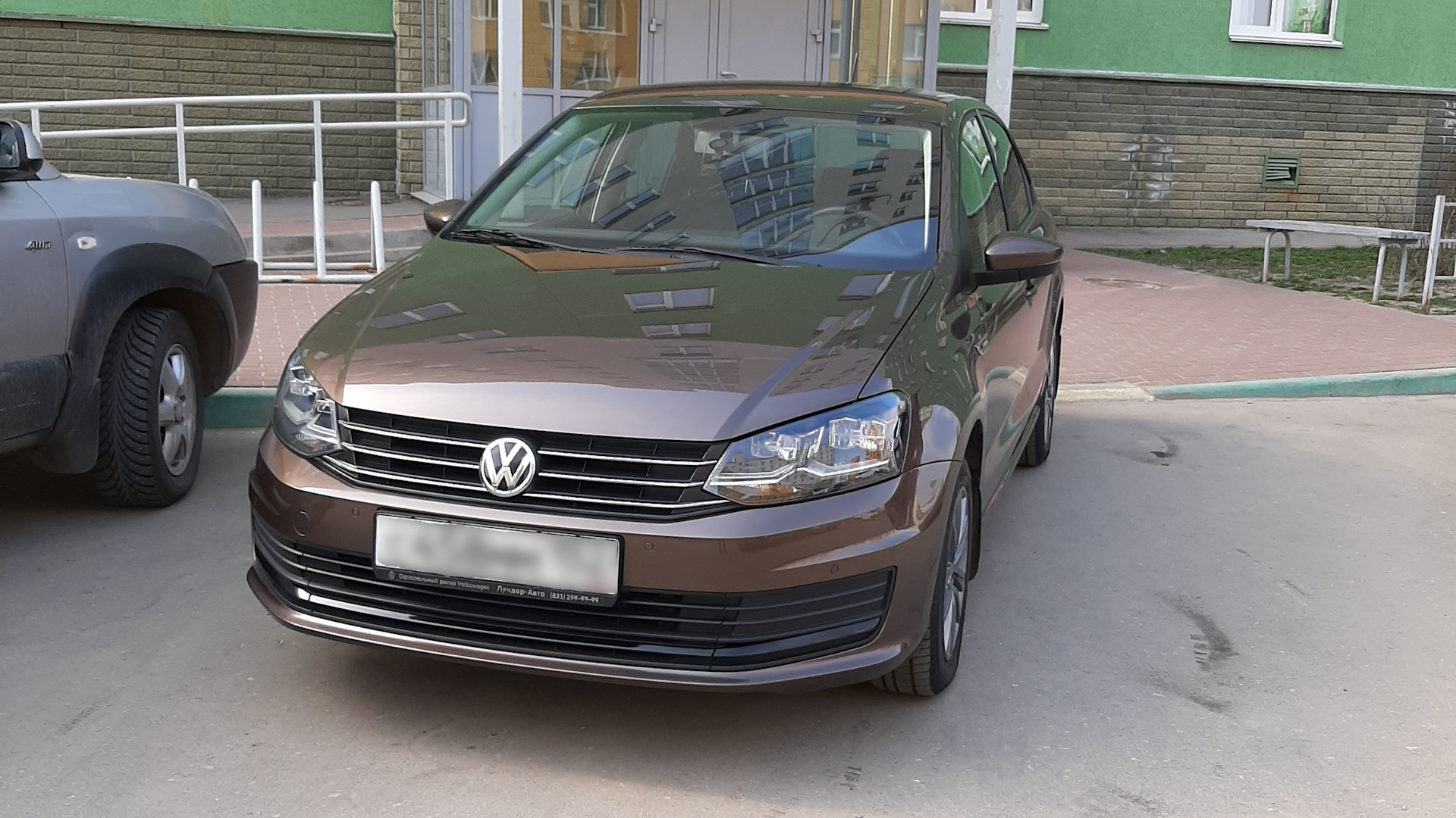 Volkswagen Polo sedan коричневый