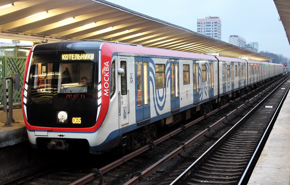 Банкетка в тоннеле метро