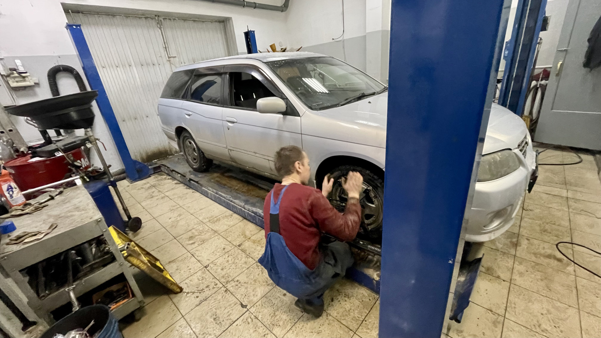 Восстановление передних амортизаторов — Nissan Avenir (2G), 1,8 л, 2002 ...