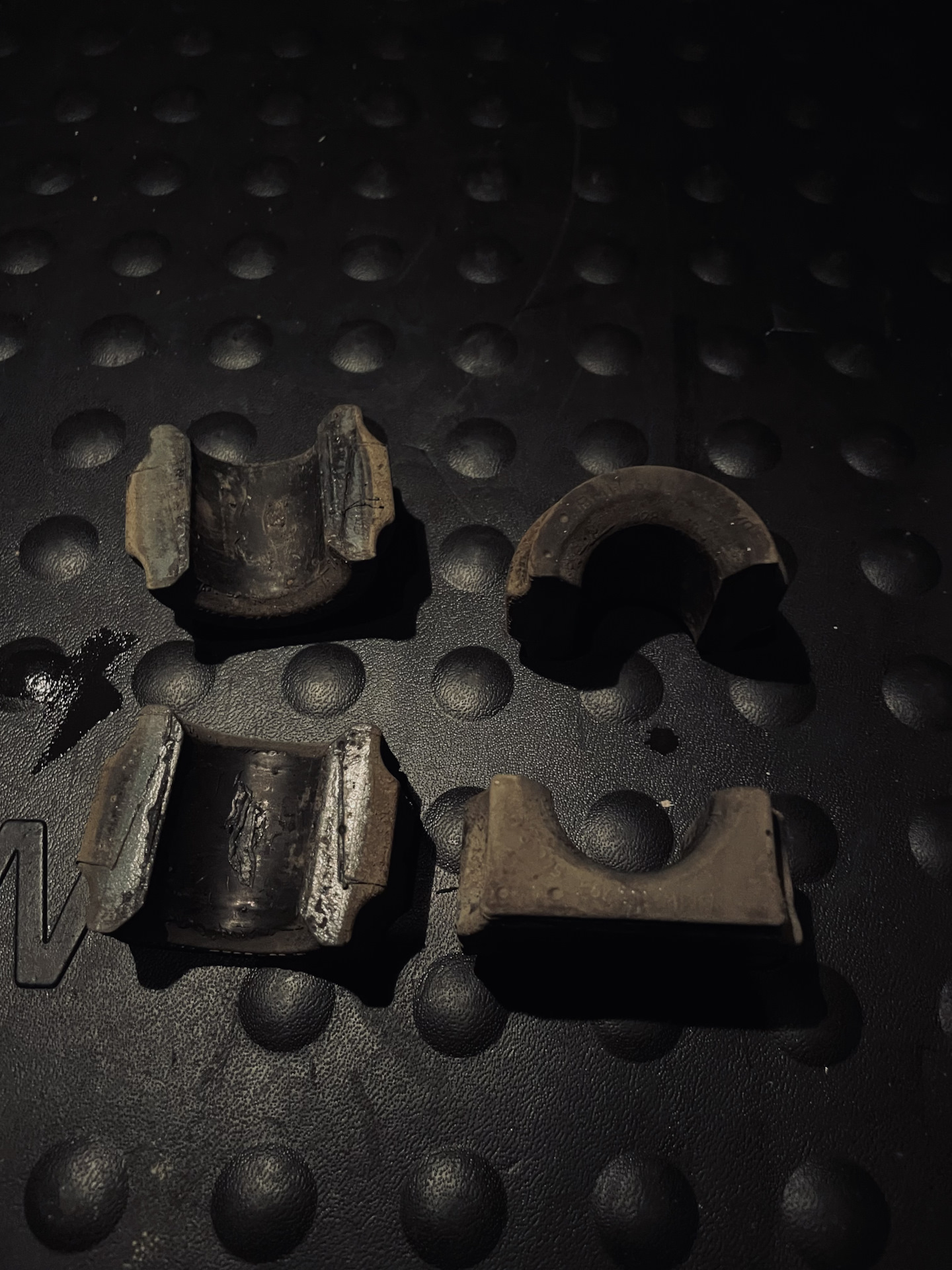 Замена втулок стабилизатора. — BMW 5 series (F10), 3 л, 2015 года ...