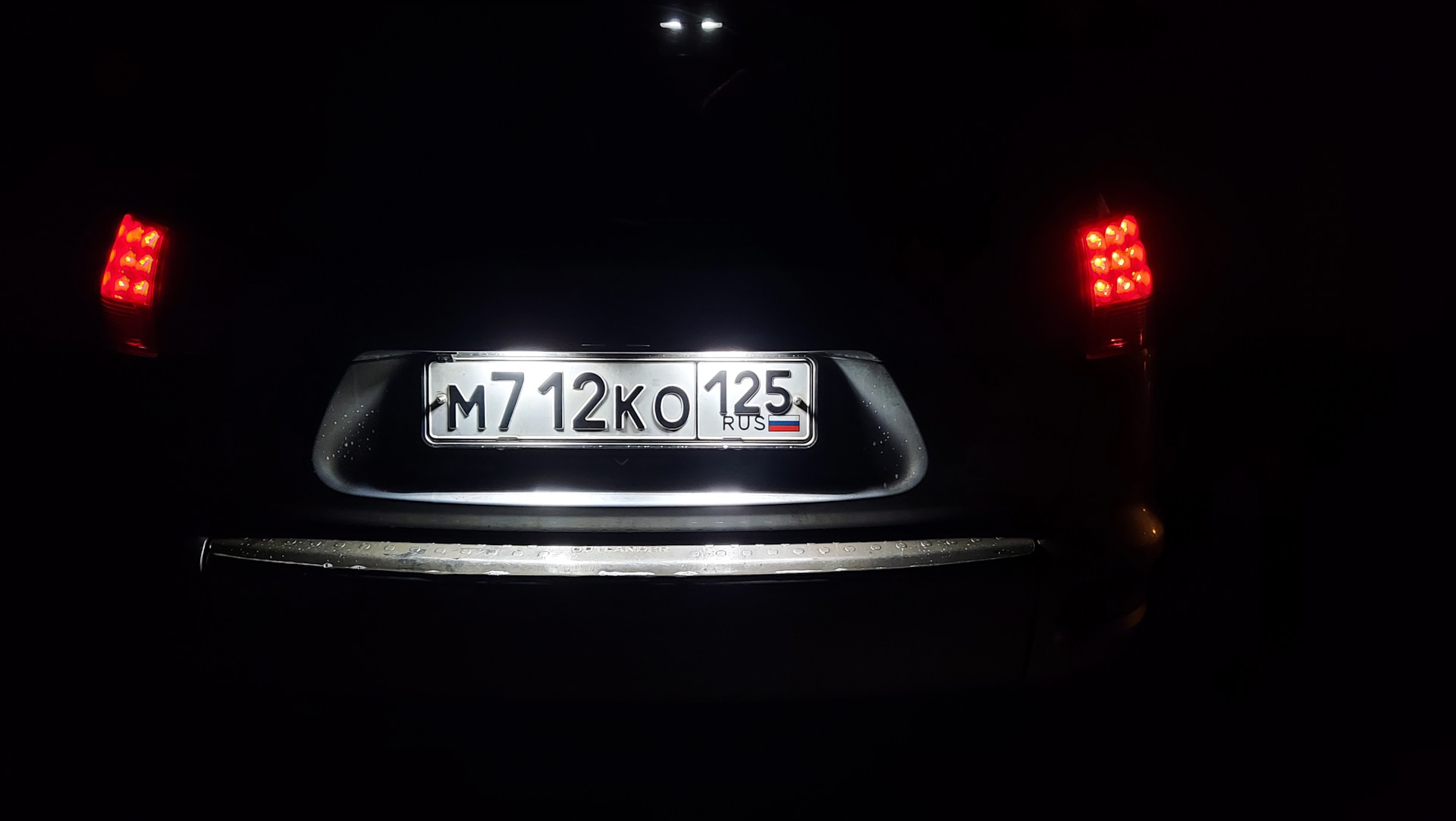 Подсветка номера — Mitsubishi Outlander XL, 2,4 л, 2010 года | своими ...