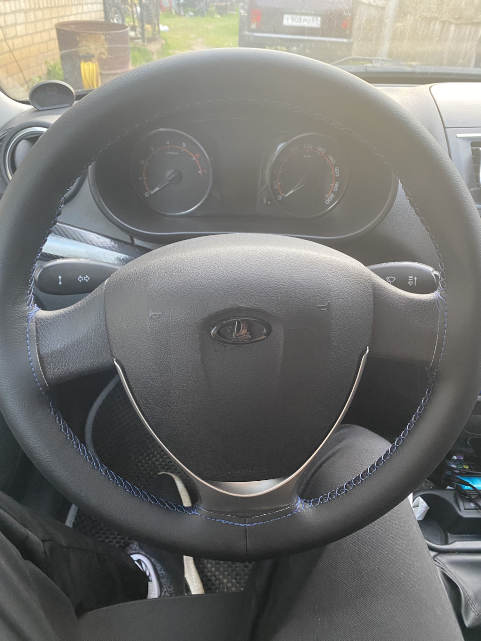 А вот и обшитый руль — LADA Гранта Лифтбек (2-е поколение), 1,6 л ...